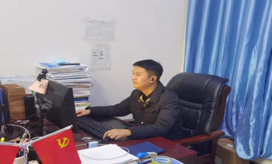 C:\Users\86158\Desktop\微信图片_20221114203917.jpg微信图片_20221114203917